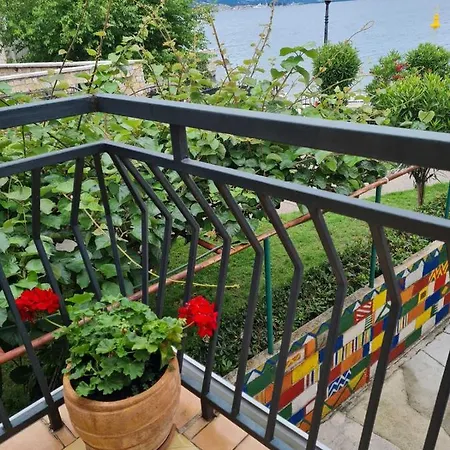 Riva Del Mare Apartment Bijela Exterior photo